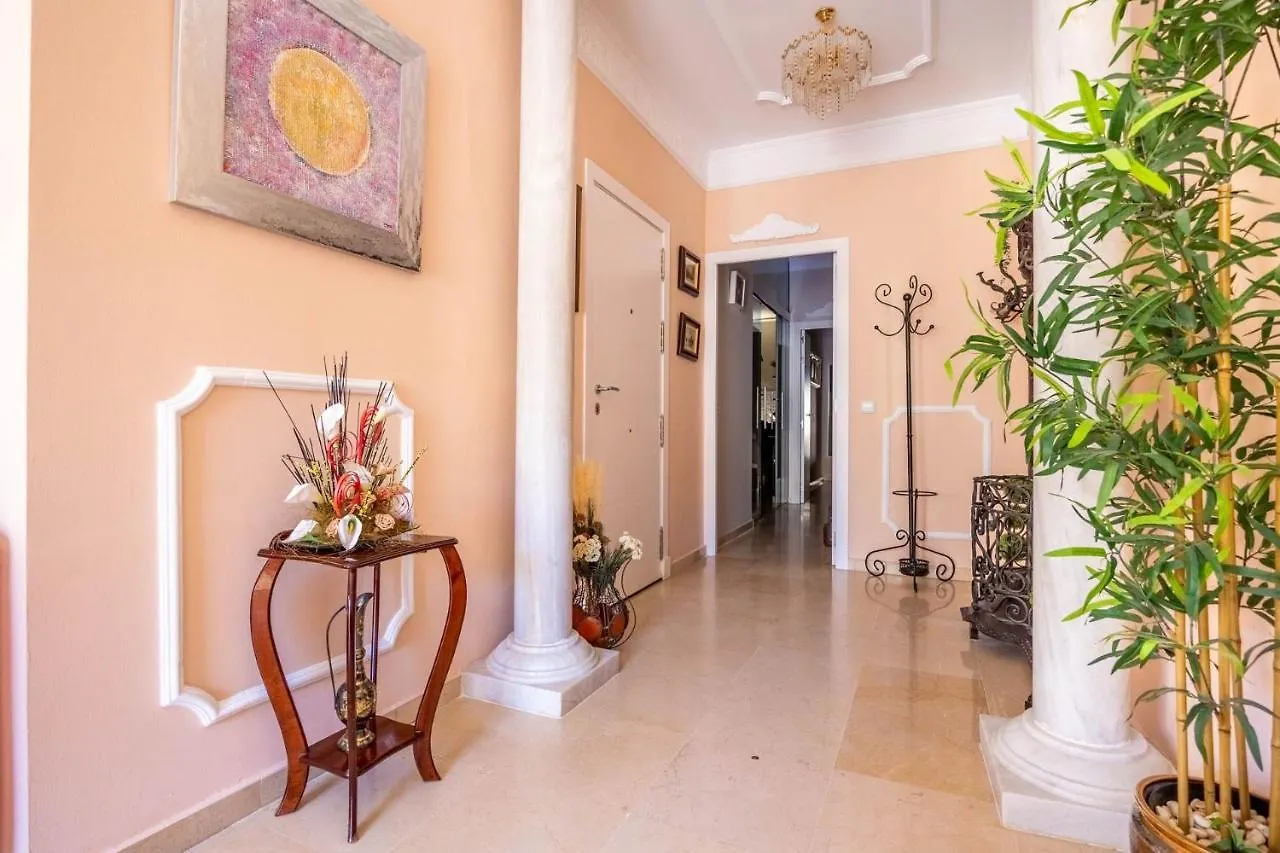 Luxe Town Hall Seville Apartment